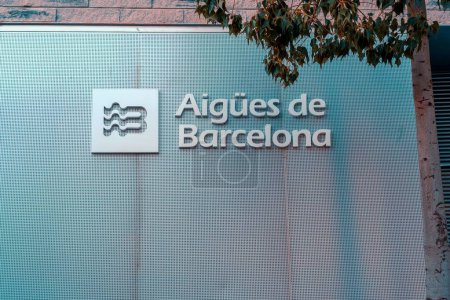 Téléchargez les photos : Barcelone, Espagne-18 septembre 2022. Logo d'Aiges de Barcelona, Aiges de Barcelona, fournissant de l'eau potable et des égouts dans la ville de Barcelone et les 36 municipalités de sa zone métropolitaine. - en image libre de droit