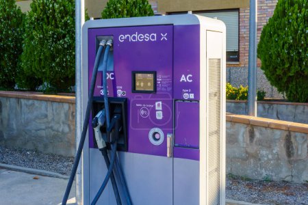 Téléchargez les photos : Barcelone, Espagne-20 août 2023. Point de recharge pour véhicules électriques de la société Endesa située dans la rue. - en image libre de droit