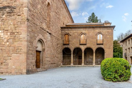 Monasterio de Sant Joan de les Abadesses, España, Hasta 945 fue el único monasterio femenino de Cataluña, fundado alrededor de 885 por el conde Wilfred el Peludo