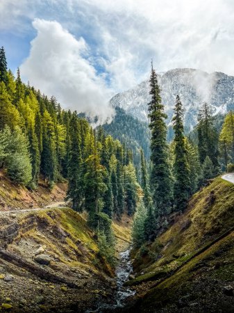 Impresionante paisaje y montañas de Cachemira imagen de stock. 