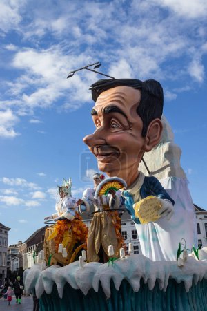 Photo for AALST, BELGIUM, 12 FEBRUARY 2024: Alexander de Croo (prime minister) caricature head on a carnival float Aalst. Aalst Mardi Gras is the biggest carnival celebration in Flanders. - Royalty Free Image