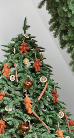 Téléchargez les photos : Fond de Noël avec arbre de Noël moderne décoré - en image libre de droit