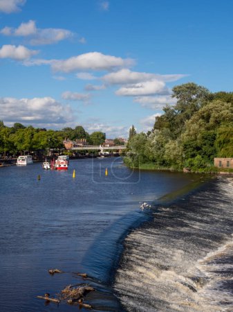 Téléchargez les photos : Vue de la rivière Weir à Chester - en image libre de droit