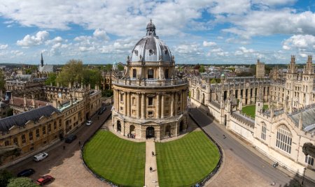 Foto de La Biblioteca Bodleian, la principal biblioteca de investigación de la Universidad de Oxford, es una de las bibliotecas más antiguas de Europa e Inglaterra.
. - Imagen libre de derechos