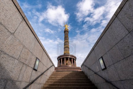 Foto de Berlín Siegessaeule Columna de la Victoria en el parque Tiergarten - Imagen libre de derechos