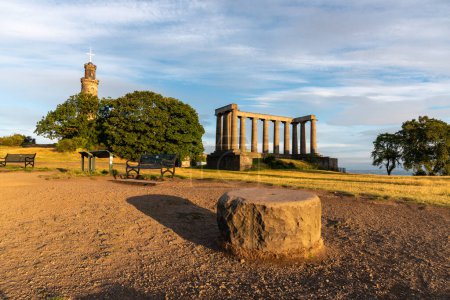 Téléchargez les photos : Ruines romaines au sommet de la colline de Calton à Édimbourg, Écosse - en image libre de droit
