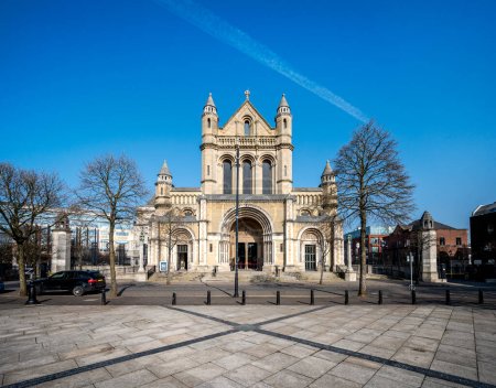 Foto de La Catedral de Santa Ana, también conocida como Catedral de Belfast, es una catedral de la Iglesia de Irlanda en Donegall Street, Belfast, Irlanda del Norte.. - Imagen libre de derechos