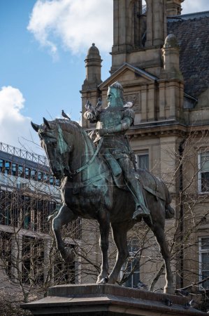 Téléchargez les photos : Statue d'Édouard le Prince Noir à City Square Leeds Royaume-Uni - en image libre de droit