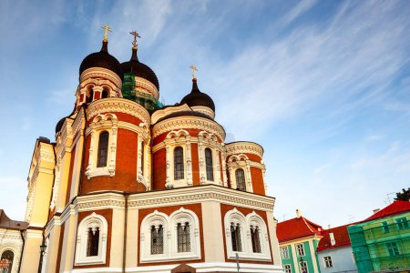 Foto de Vista inferior de la Catedral Alexander Nevsky en Tallin, Estonia. - Imagen libre de derechos