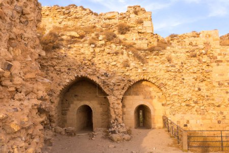 Téléchargez les photos : Al Karak, Jordanie Château des Croisés médiévaux voûtes et ruines - en image libre de droit