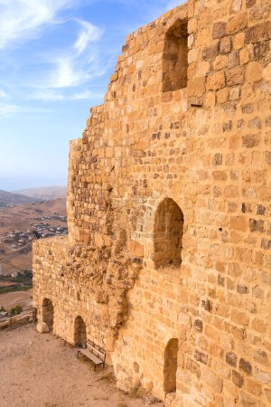 Téléchargez les photos : Al Karak, Jordanie Château médiéval des croisés dans le centre de la ville - en image libre de droit