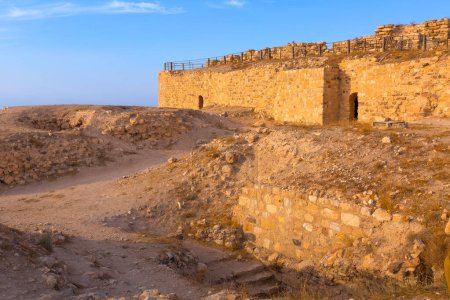Téléchargez les photos : Al Karak ou Kerak, Jordanie Ruines du château des croisés médiévaux dans le centre de la ville - en image libre de droit