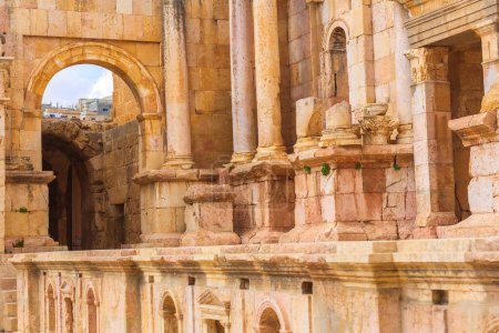 Téléchargez les photos : Jerash, Jordan close-up details of Roman amphitheater South Theatre in ancient city Gerasa archeological site - en image libre de droit