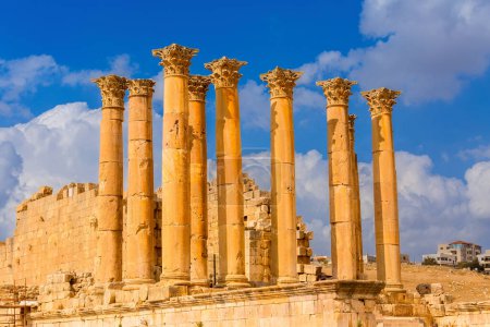 Téléchargez les photos : Jerash, Jordan Temple of Artemis in the ancient Roman city of Gerasa, preset-day Jarash - en image libre de droit