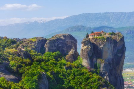 Monasterio de Acantilados Meteora Grecia, hermoso paisaje panorámico, patrimonio mundial de la UNESCO