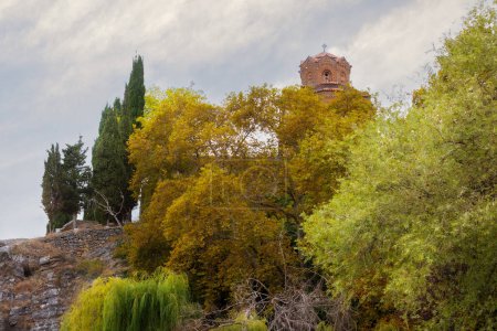 Ohrid, Macedonia del Norte Iglesia de San Juan Kaneo en la colina al atardecer