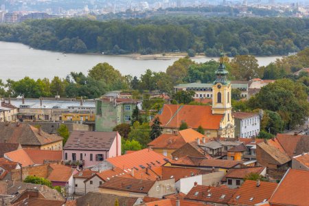 Belgrad, Serbien Panoramablick von Gardos, Zemun, mit Kirche und Donau im Sommer