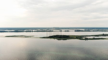 Téléchargez les photos : Panoramic view of the wide river with islets. Beautiful nature view from above. High quality photo - en image libre de droit