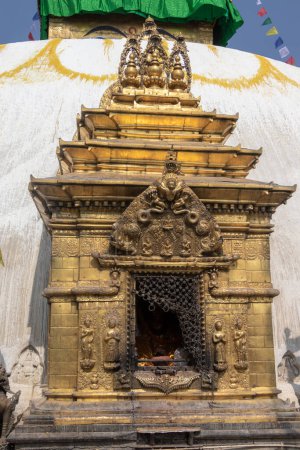 Détails extérieurs du Stupa Swayambhunath, où réside l'une des statues de Bouddha