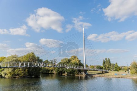 Téléchargez les photos : Belle journée ensoleillée, Christchurch Bridge, Iconic landmark in Caversham, Reading, Angleterre, Royaume-Uni - en image libre de droit