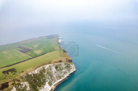 schöne Luftaufnahme der Old Harry Rocks Jurassic Coast, Swanage, Küstenstadt auf Dorset England, Winter