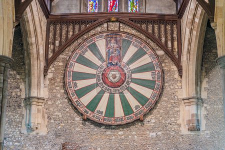 Foto de Mesa redonda en la pared, The Great Hall, Edificio histórico en Winchester, Inglaterra, Reino Unido - Imagen libre de derechos