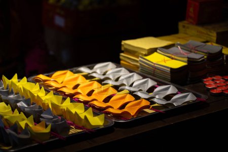 Ingots en papier d'Origami d'or et d'argent pour le culte dans le temple chinois