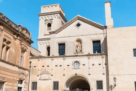 Iglesia y monasterio de San Giovanni Evangelista en el centro histórico de Lecce, Puglia, Italia