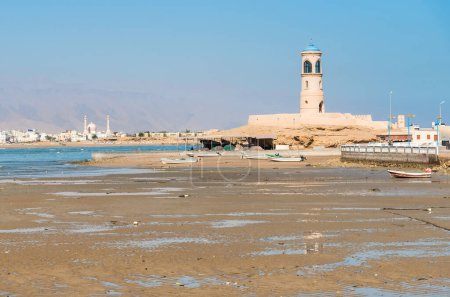 Blick auf den Leuchtturm Al Ayjah in Sur, Sultanat Oman