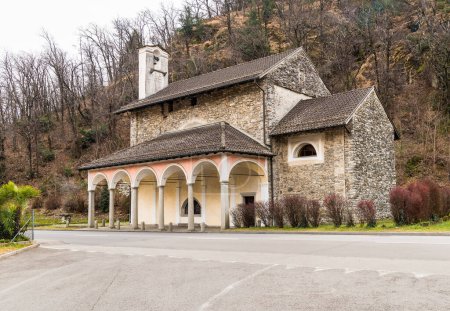 Téléchargez les photos : Eglise de la Madonna di Arbigo à Losen, district de Locarno dans le canton du Tessin, Suisse - en image libre de droit