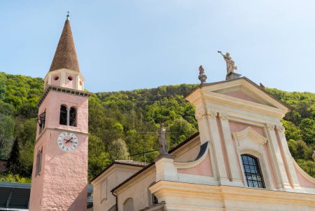 Die Pfarrkirche San Carpoforo in Bissone, Bezirk Lugano, Tessin, Schweiz.