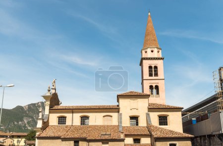 La iglesia parroquial de San Carpoforo en Bissone, distrito de Lugano, Ticino, Suiza.