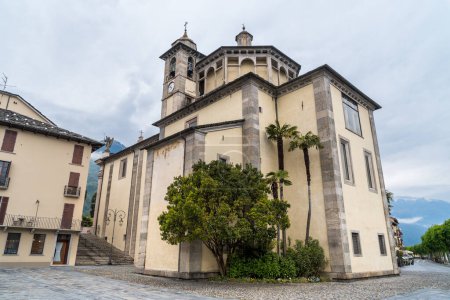 Das Heiligtum der SS. Pieta am Seeufer von Cannobio, Piemont, Italien