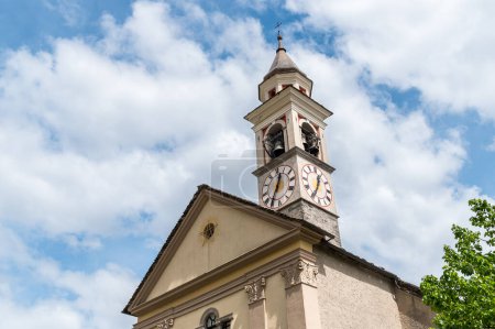 La iglesia parroquial de la Beata Vergine Assunta en Moghegno, aldea de Maggia en el cantón del Tesino, Suiza