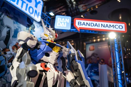 Foto de Bangkok, Tailandia - 7 de octubre de 2022: Estatua de Gundam Aérea en Bandai Spirits Hobby Exhibition 2022. - Imagen libre de derechos