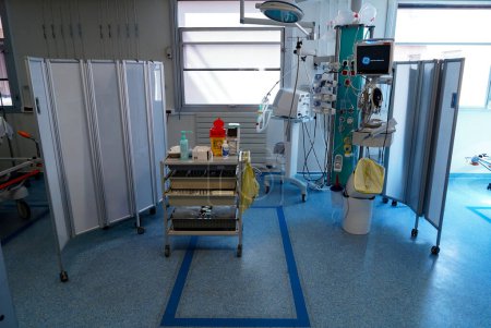 Foto de Sala de shock en la unidad de cuidados intensivos de un hospital universitario. - Imagen libre de derechos