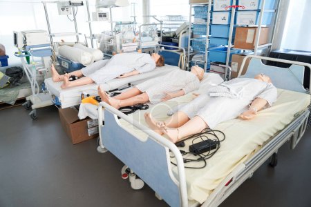 Téléchargez les photos : Mannequins utilisés lors de séances de simulation à la Faculté de médecine de Montpellier. - en image libre de droit