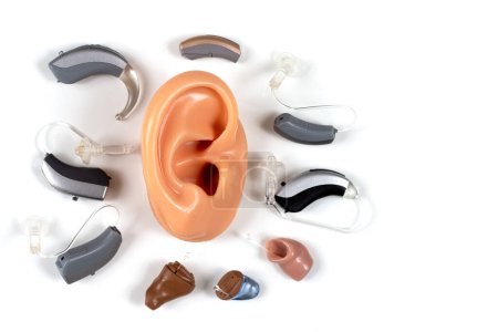 Foto de Presentación de una amplia gama de audífonos de silicona alrededor de la oreja. - Imagen libre de derechos