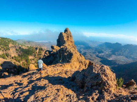 Un touriste masculin à Pico de las Nieves à Gran Canaria, Îles Canaries