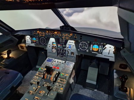 Téléchargez les photos : Simulateur hydraulique de vol réel pour la formation des pilotes. - en image libre de droit