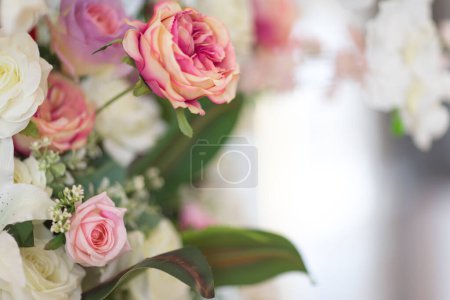 Téléchargez les photos : Fleurs de tissu de mise au point sélective, concept Valentine. rose tissu fleur. - en image libre de droit