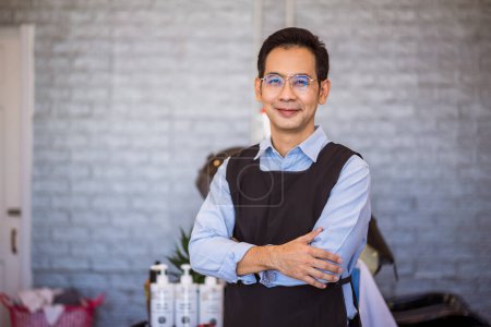 Photo for Portrait of smiling asian hairstylist standing in hair salon and barber shop - Royalty Free Image