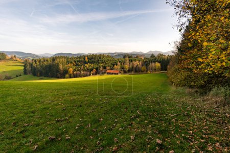 Foto de Hermosa caminata de otoño Eistobel sobre Laubenberg y Kapf cerca de Isny im Allgau - Imagen libre de derechos