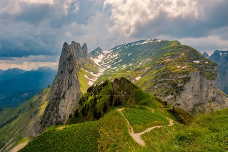 Téléchargez les photos : Randonnée fantastique dans les montagnes de l'Alpstein de Hoher Kasten à Saxer Lucke en Appenzellerland Suisse - en image libre de droit