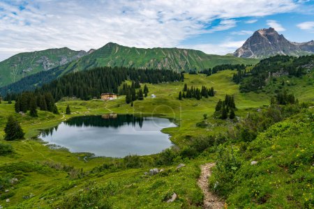 Téléchargez les photos : Belle randonnée au Koerbersee dans les monts Lechquellen - Warth-Schroecken - Bregenzerwald dans le Vorarlberg - en image libre de droit