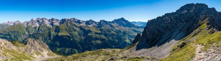 Téléchargez les photos : Excursion difficile en montagne via le Mindelheim via ferrata depuis Mittelberg Kleinwalsertal dans les Alpes Allgau - en image libre de droit