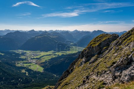 Fantastique tour de montagne d'automne à l'Aggenstein et Brentenjoch dans la belle Tannheimer Tal Autriche
