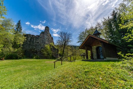 Spring hike to the Alttrauchburg castle ruins over the Sonneckgrat near Kleinweiler in the Allgau