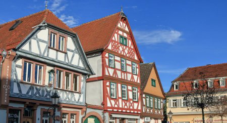 Foto de Fachadas de casas de entramado en la plaza del mercado en Seligenstadt - Imagen libre de derechos