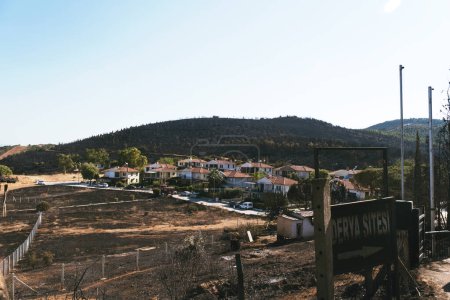 Téléchargez les photos : Izmir, Turquie - 23 juillet 2022 : Après le feu de forêt sur le site de Derya Seferihisar Doganbey Turquie - en image libre de droit